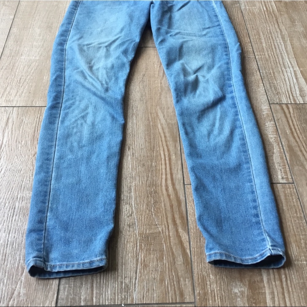 SOLD     H&M Light Washed Skinny Ankle Blue Jeans - Picture 2 of 8